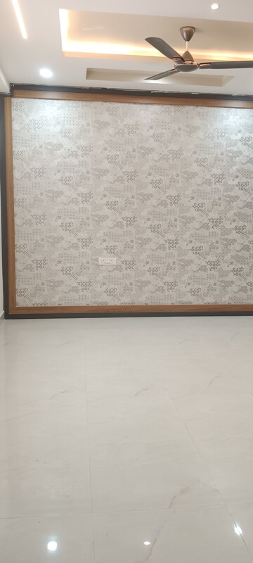 Room in 3 BHK Apartment at Kondapur – for Rent