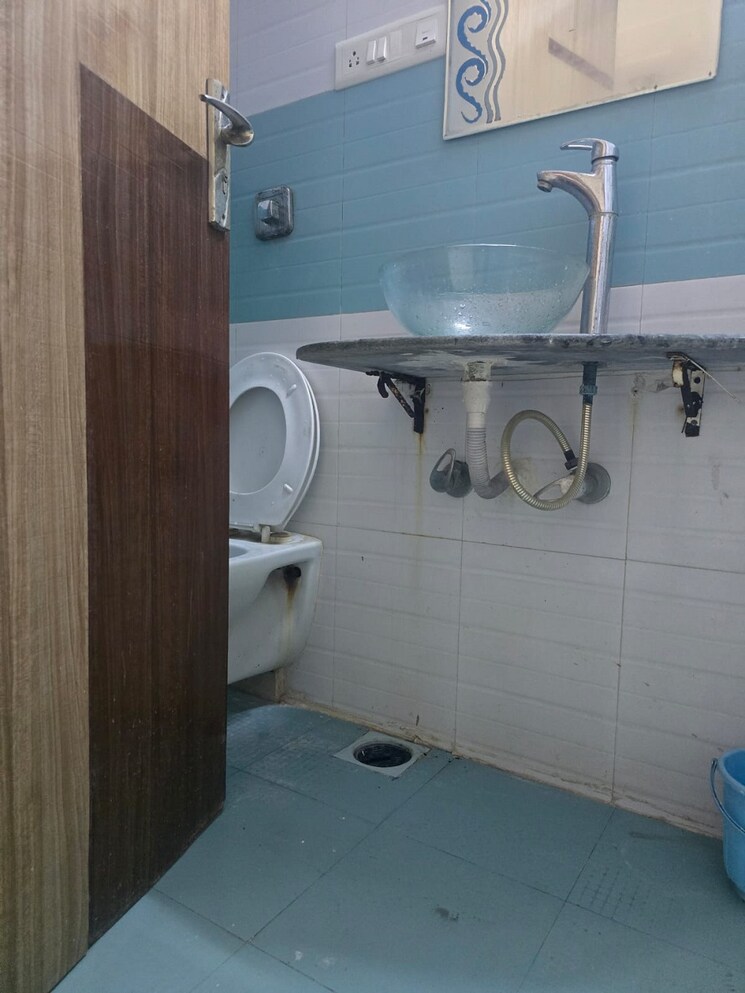 Bathroom, bandra west 2 Bedroom 750 Sq.Ft. Apartment In Bandra West Mumbai 8592835