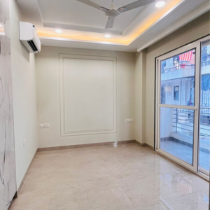 Room in 3.5 BHK Builder Floor at Ardee Mall, Sector 52a – for Sale