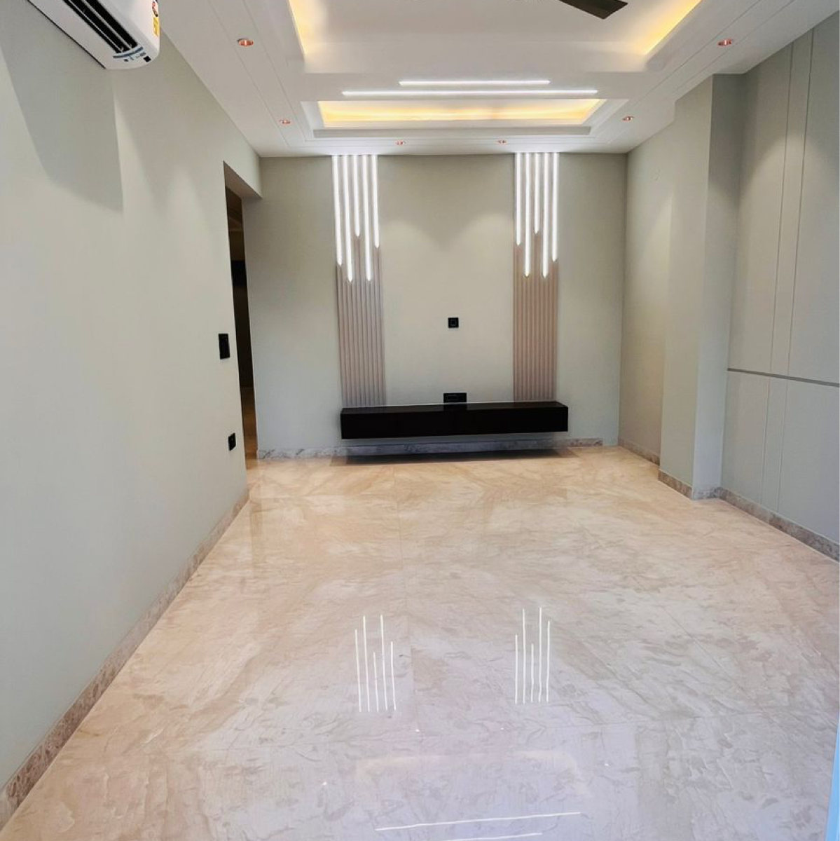 3.5 BHK + Pooja Room,Servant Room Builder Floor For Sale in Ardee Mall