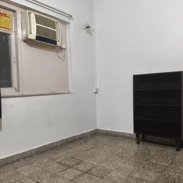 Room in 2 BHK Apartment at Bandra West – for Rent