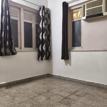 Room in 2 BHK Apartment at Bandra West – for Rent