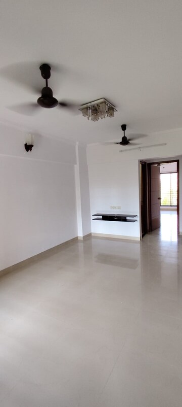 Room in 2 BHK Apartment at Khar West – for Rent