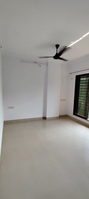 Room in 2 BHK Apartment at Khar West – for Rent