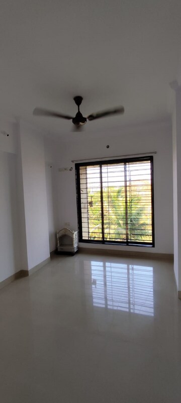 Room in 2 BHK Apartment at Khar West – for Rent