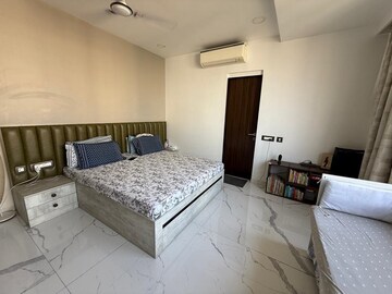 Bedroom in 3 BHK Apartment at Bandra West – for Rent