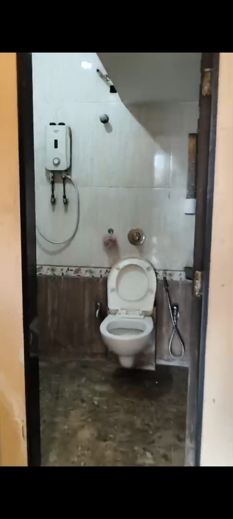 Bathroom, vitthal-krupa-building 3 Bedroom 900 Sq.Ft. Apartment In Vakola Mumbai 8592904