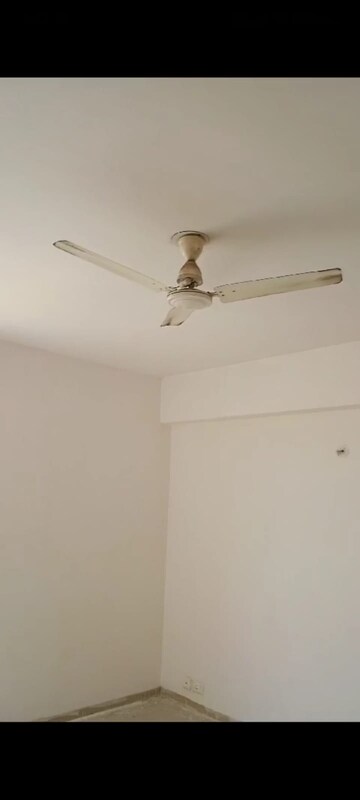 Furnished Amenities in 3 BHK Apartment at Wave Dream Homes, Wave City – for Rent