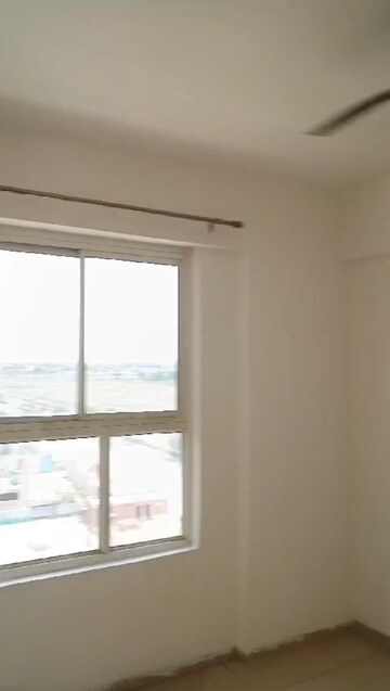 Room in 3 BHK Apartment at Wave Dream Homes, Wave City – for Rent