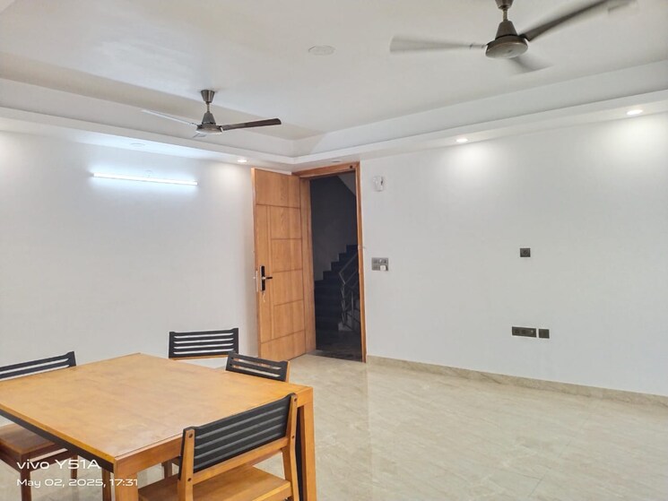 Room, shanti kunj 3 Bedroom 1500 Sq.Ft. Builder Floor In Shanti Kunj Delhi 8593023