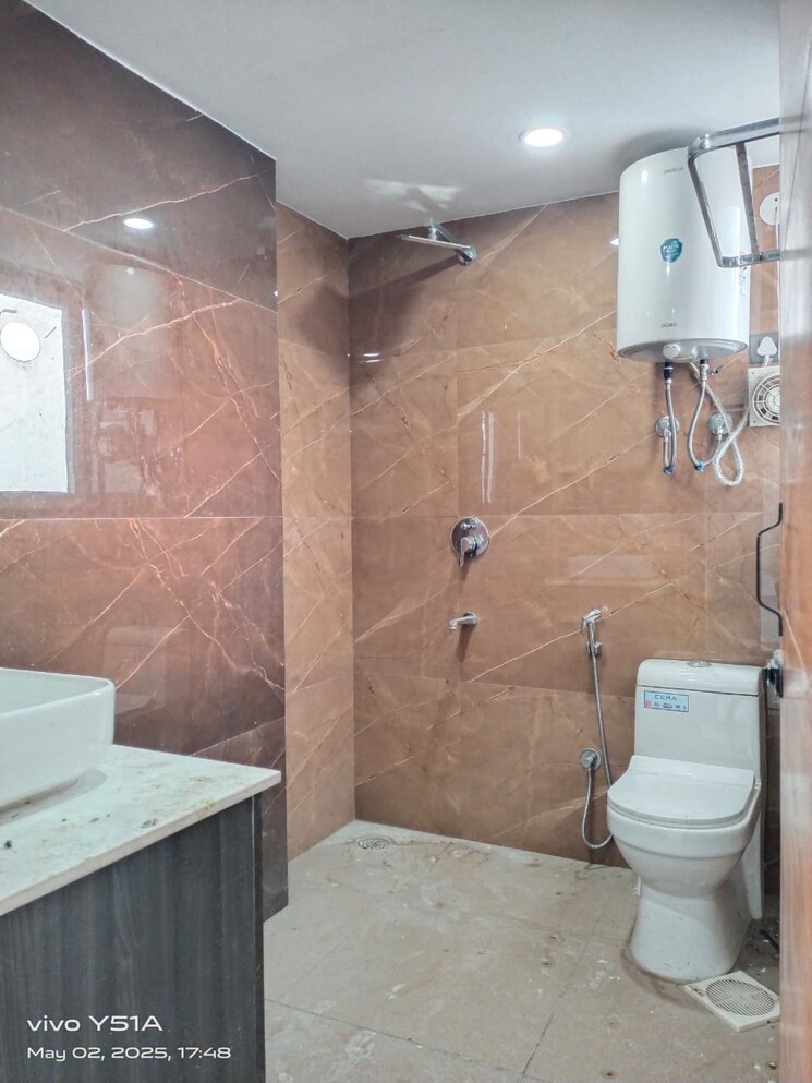 Bathroom, shanti kunj 3 Bedroom 1550 Sq.Ft. Builder Floor In Shanti Kunj Delhi 8593069