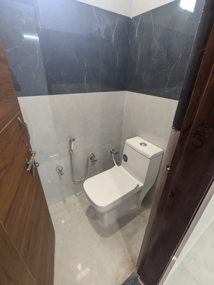 Bathroom, migsun-vilaasa 4 Bedroom 2740 Sq.Ft. Apartment In Eta Ii Greater Noida Greater Noida 8593072