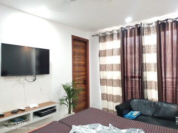 Room in 3 BHK Builder Floor at Shanti Kunj – for Rent