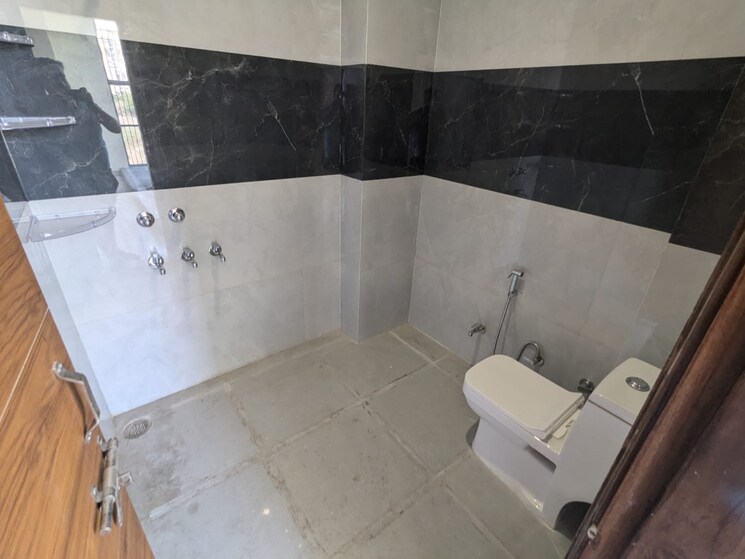 Bathroom, migsun-vilaasa 4 Bedroom 3520 Sq.Ft. Apartment In Eta Ii Greater Noida Greater Noida 8593105