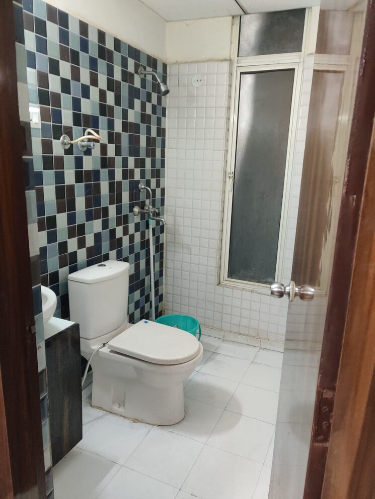 Bathroom, gaur-city-1st-avenue 4 Bedroom 1855 Sq.Ft. Apartment In Sector 4 Greater Noida Greater Noida 8593117