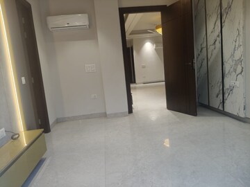 Room in 3 BHK Builder Floor at Skywhales Vienna Greens, Sector 99a – for Sale