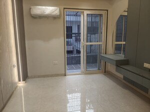 Room in 3 BHK Builder Floor at Skywhales Vienna Greens, Sector 99a – for Sale