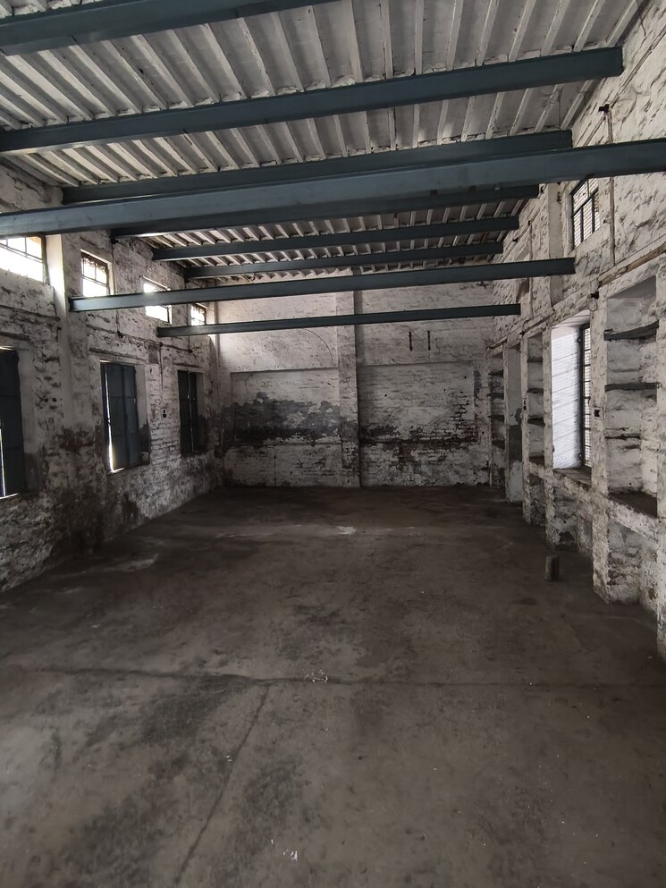  Parking, gill road Commercial Warehouse 2000 Sq.Yd. In Gill Road Ludhiana 8593168