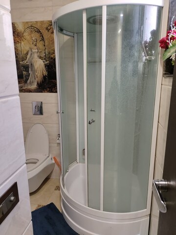 Bathroom in 3 BHK Apartment at Veera Safdarjung Enclave, Safdarjung Enclave – for Sale