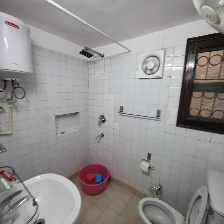 Bathroom, dda-rosewood-apartments 3 Bedroom 1500 Sq.Ft. Apartment In Vasant Kunj Delhi 8593208