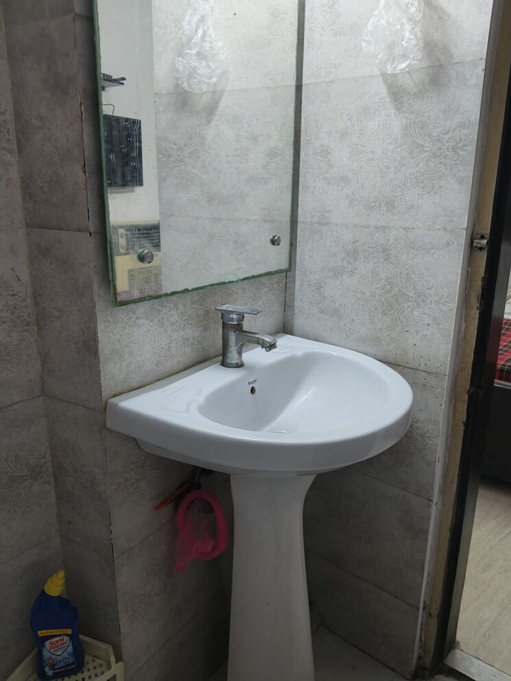 Bathroom, panchsheel vihar 2 Bedroom 850 Sq.Ft. Apartment In Panchsheel Vihar Delhi 8593232