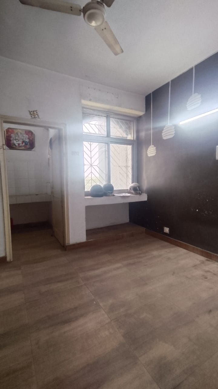2 BHK + Extra Room Apartment For Rent in Karthik Apartment