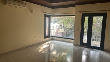 Room in 4 BHK Apartment at Anand Lok – for Rent