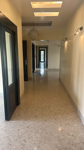 Room in 4 BHK Apartment at Anand Lok – for Rent