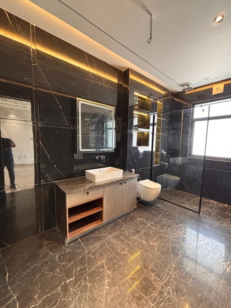  Parking, bptp-amstoria 3 Bedroom 2700 Sq.Ft. Builder Floor In Sector 102 Gurgaon 8593387