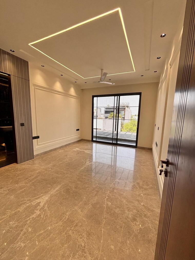 Room, bptp-amstoria 3 Bedroom 2700 Sq.Ft. Builder Floor In Sector 102 Gurgaon 8593387