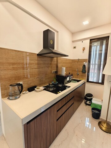 Team Area in 1 BHK Apartment at Bandra West – for Rent