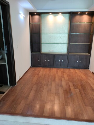 Room in 4 BHK Apartment at DLF Westend Heights, Sector 53 – for Rent