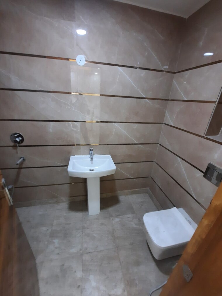Bathroom, malviya nagar 3 Bedroom 1150 Sq.Ft. Builder Floor In Malviya Nagar Delhi 8593440