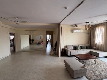 Living Room in 4 BHK Apartment at DLF Trinity Towers, Dlf Phase V – for Rent