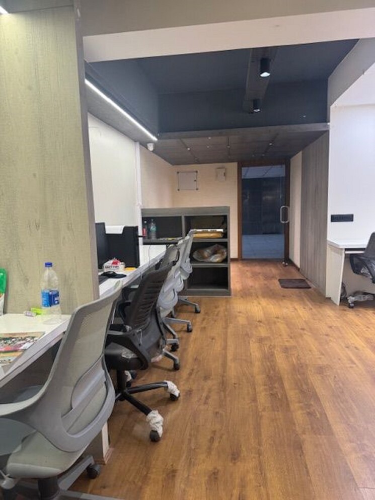  Parking, shilp-epitome Commercial Office Space 1300 Sq.Ft. In Bodakdev Ahmedabad 8593469