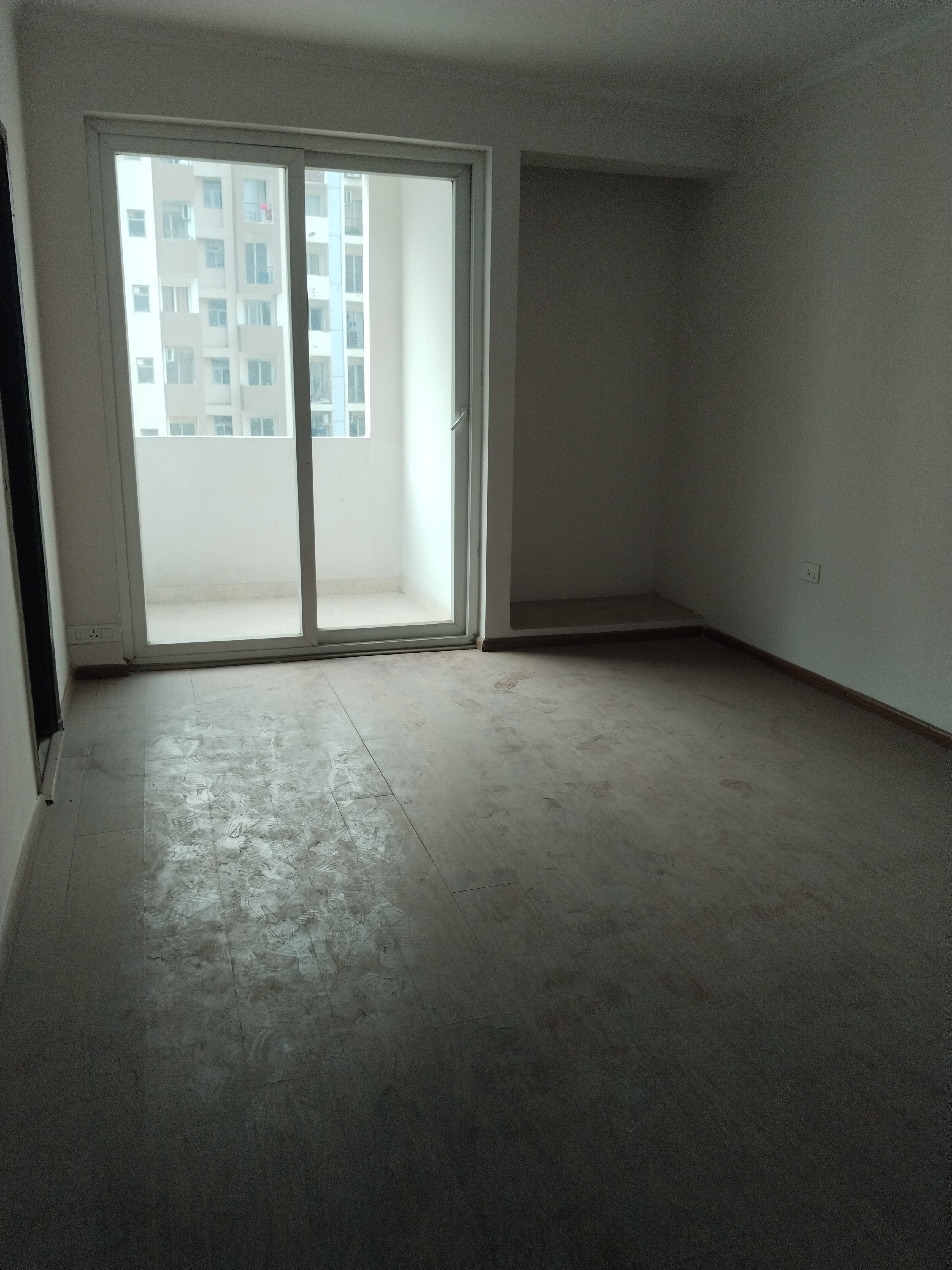 3 BHK + Extra Room Apartment For Rent in Amrapali Leisure Park