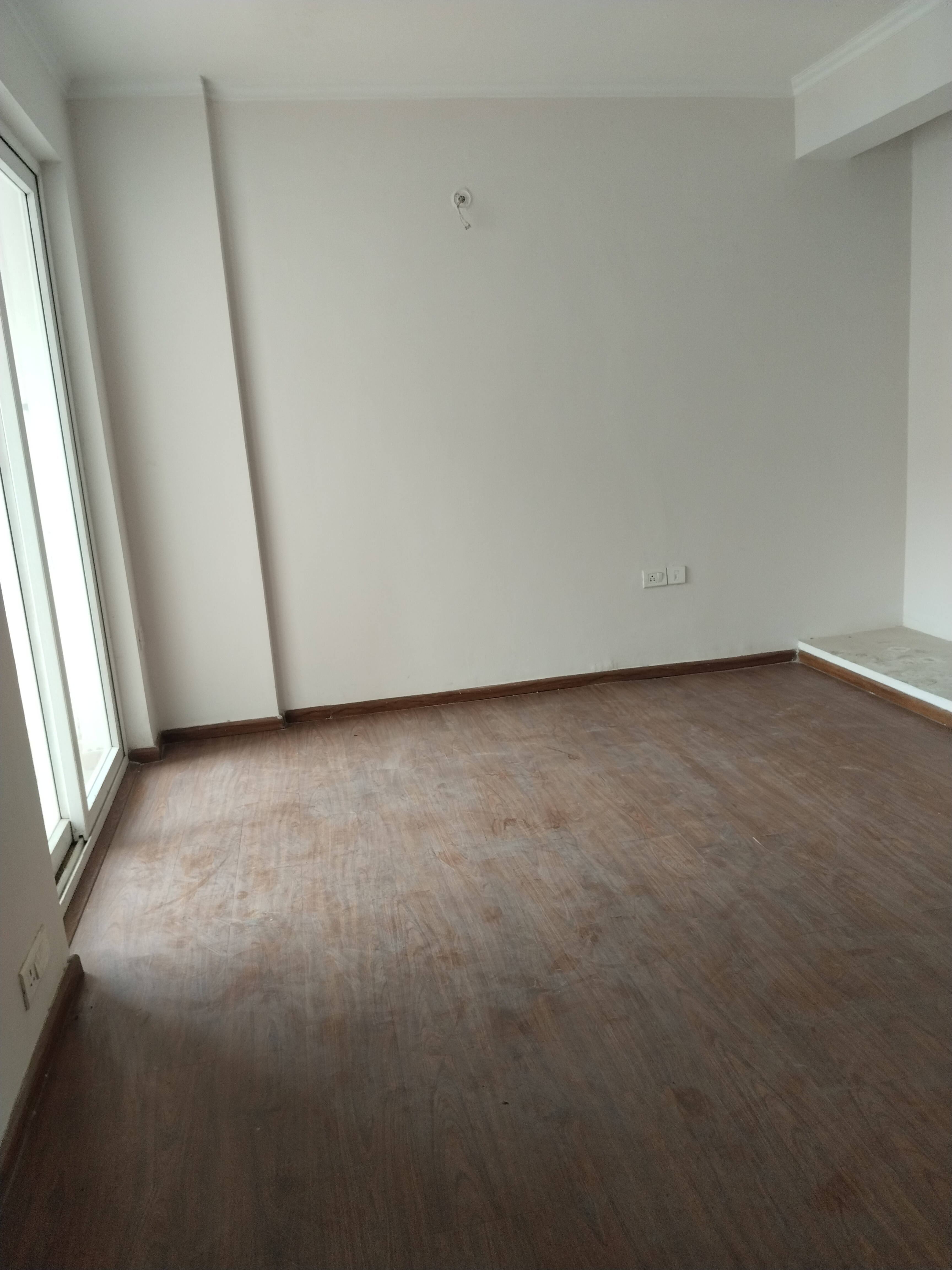 2.5 BHK + Study Room Apartment For Rent in Amrapali Leisure Park