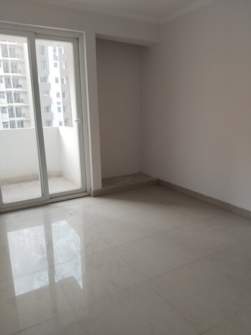 Room in 2.5 BHK Apartment at Amrapali Leisure Park, Amrapali Leisure Valley – for Rent