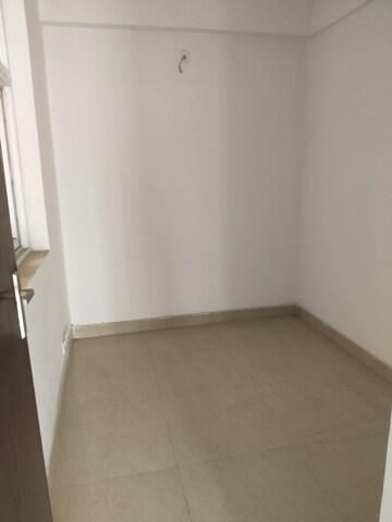 Study Room in 2.5 BHK Apartment at Amrapali Leisure Park, Amrapali Leisure Valley – for Rent