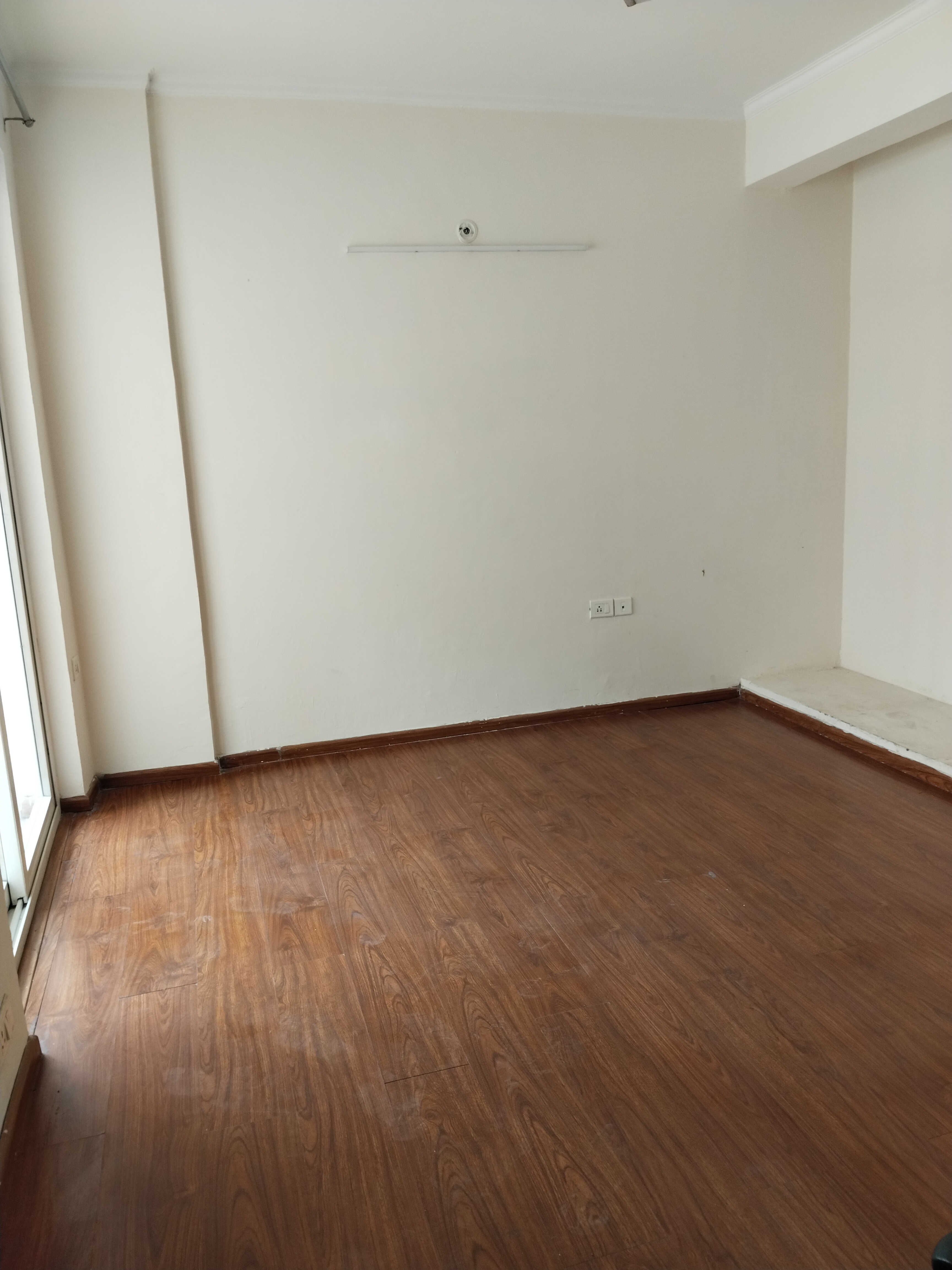 2 BHK + Extra Room 1125 Sq.Ft. Apartment in Amrapali Leisure Park