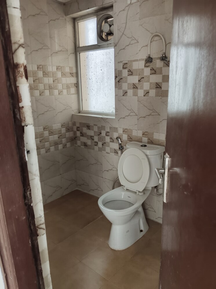 Bathroom, amrapali-leisure-park 2 Bedroom 1125 Sq.Ft. Apartment In Amrapali Leisure Valley Greater Noida 8593528