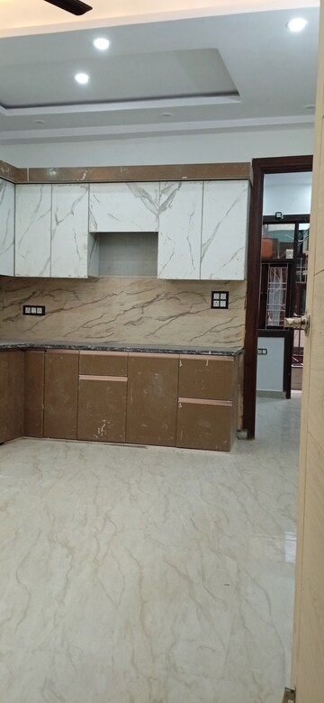 Kitchen in 2 BHK Builder Floor at Mahavir Enclave 1 – for Sale