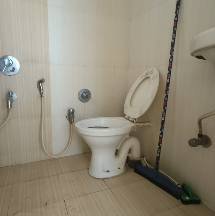 Bathroom, parsik nagar 3 Bedroom 900 Sq.Ft. Apartment In Parsik Nagar Thane 8593519