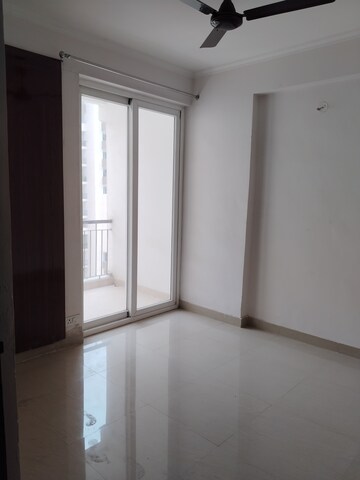 Room in 3 BHK Apartment at Amrapali Leisure Park, Amrapali Leisure Valley – for Rent