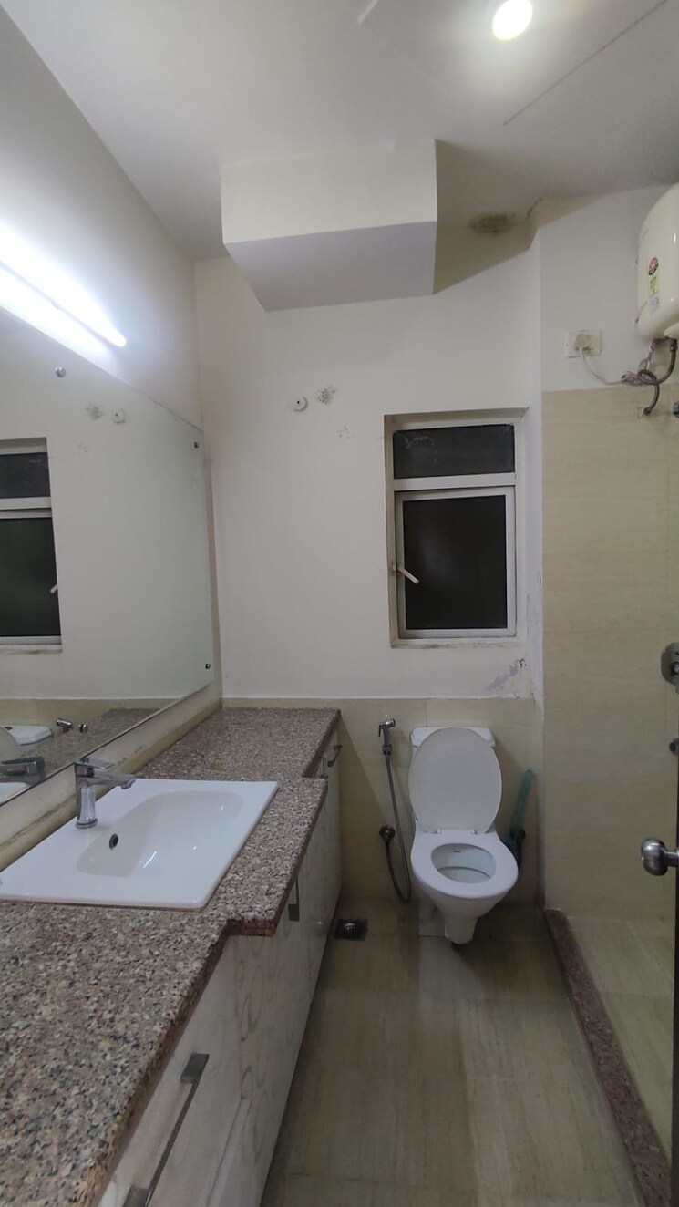 Bathroom, moti nagar 3 Bedroom 1627 Sq.Ft. Apartment In Moti Nagar Delhi 8593677