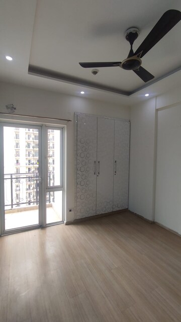 Room in 3 BHK Apartment at Moti Nagar – for Rent