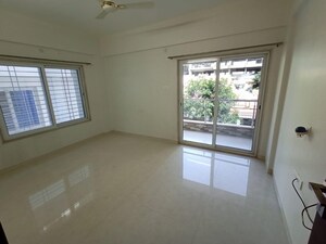 Room in 5 BHK Apartment at Windsor Avenue, Wanowrie – for Sale
