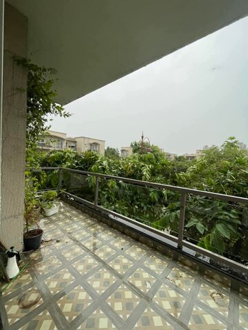 Balcony in 3 BHK Builder Floor at BPTP Amstoria, Sector 102 – for Rent