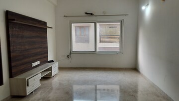 Room in 4 BHK Apartment at Jubilee Hills – for Rent