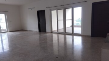 Room in 4 BHK Apartment at Jubilee Hills – for Rent